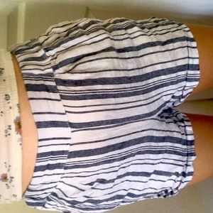 Striped shorts with about 4 pockets